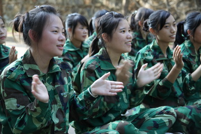 新華電腦專修學院新生軍訓花絮