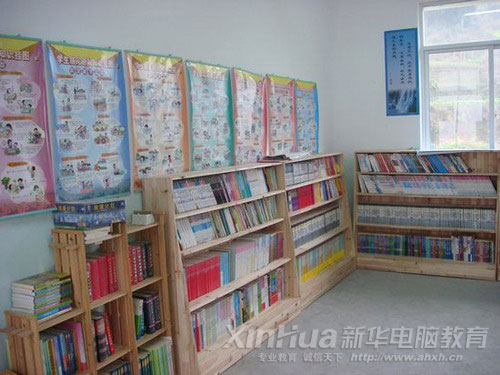 安徽新華電腦專修學院為白際小學捐贈的圖書閱覽室一角
