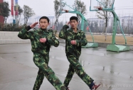 軍訓進行時，心動不如“型”動