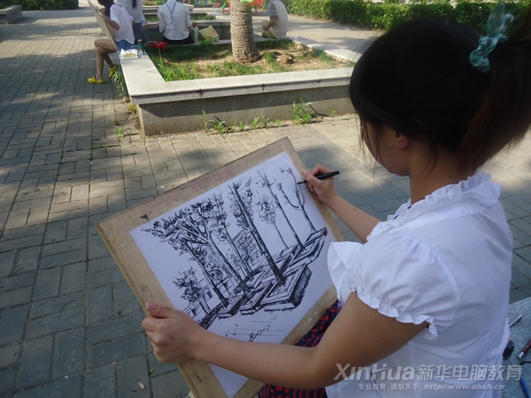 學(xué)子蕙質(zhì)蘭心描繪精彩校園