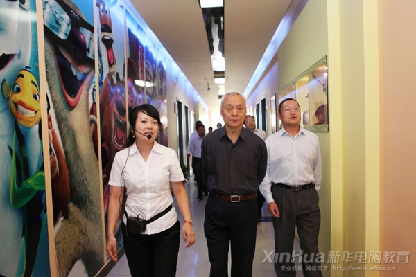 畢主任參觀華東地區最大的動漫游戲實訓基地-新華動漫游戲學院