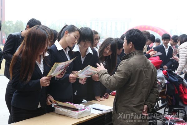 對接會現場人頭攢動,異常火爆