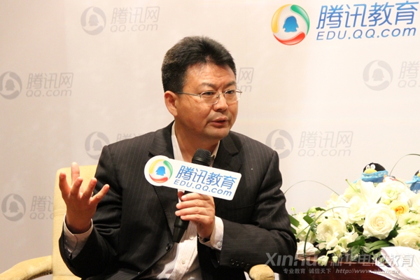 新華教育集團副總裁沙旭先生做客2013年“回響中國”教育年度盛典