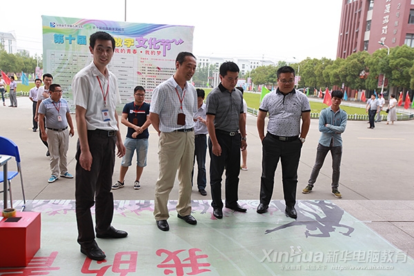 學院領導密切關注學子比賽